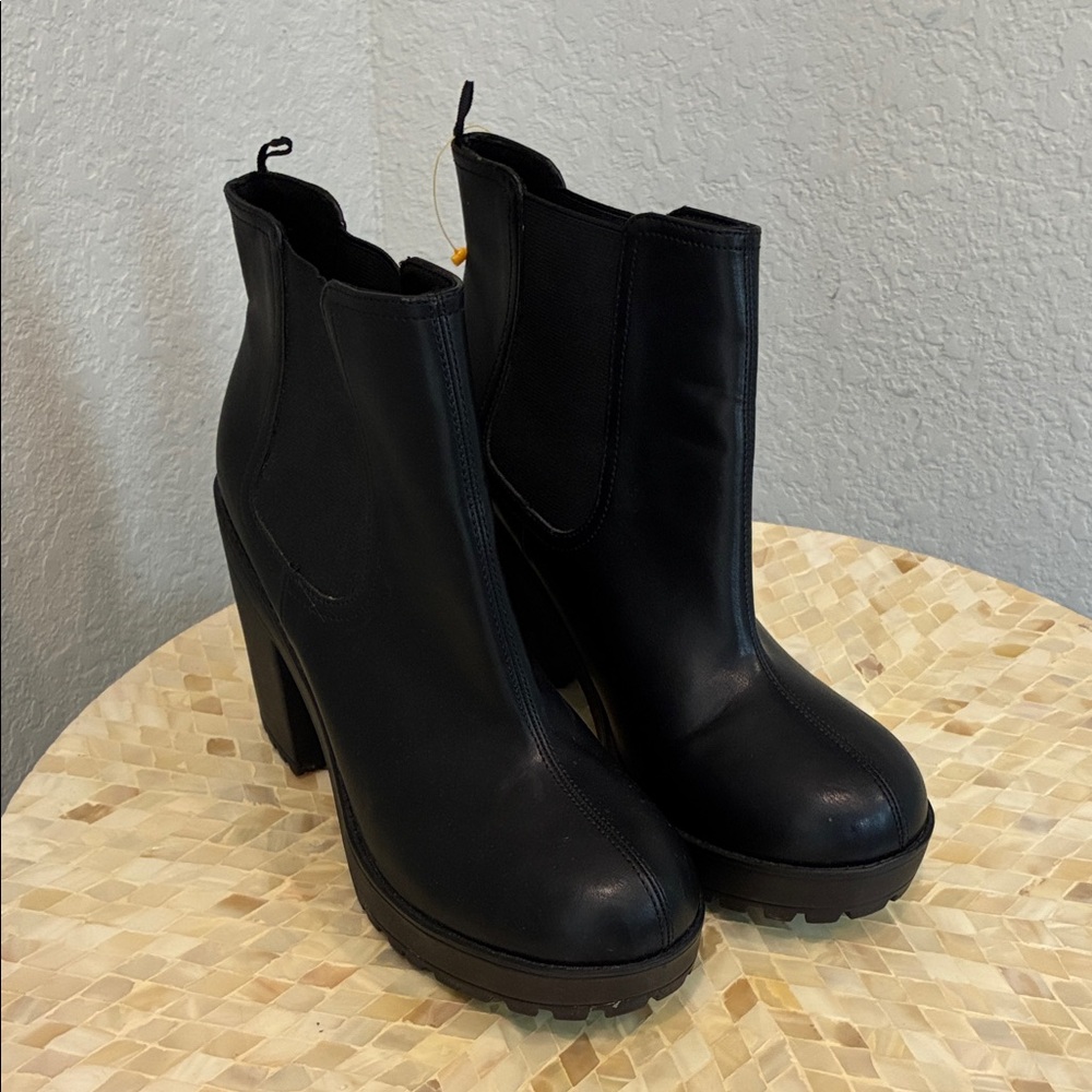 Divided Black Platform Chelsea Heeled Ankle Boots